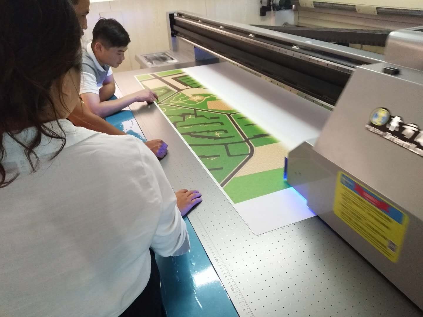 正確使用uv打印機(jī)，保證uv打印機(jī)效果